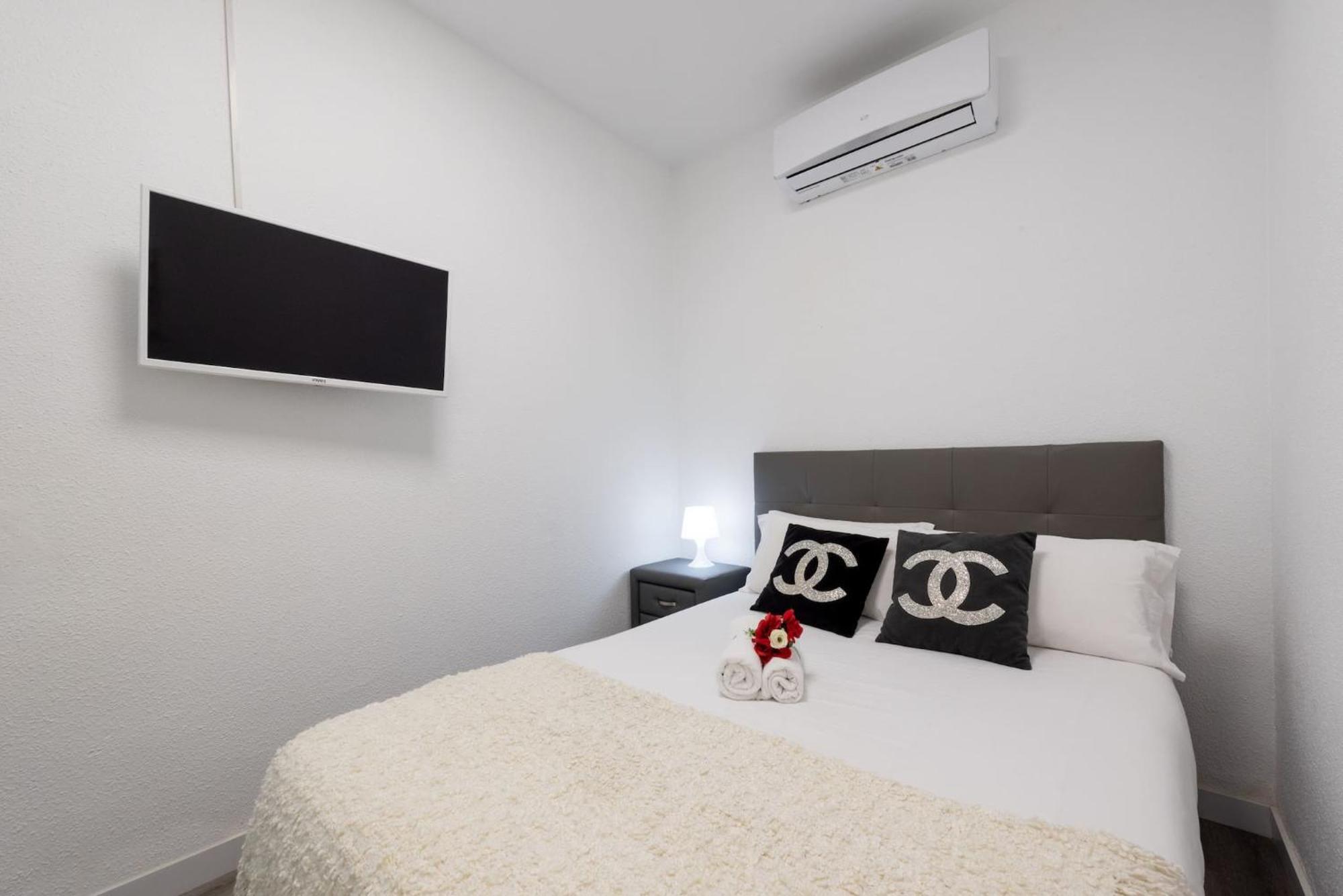 Apartamentos Day Madrid Santo Domingo Centro Gran Via Sol Malasana 外观 照片