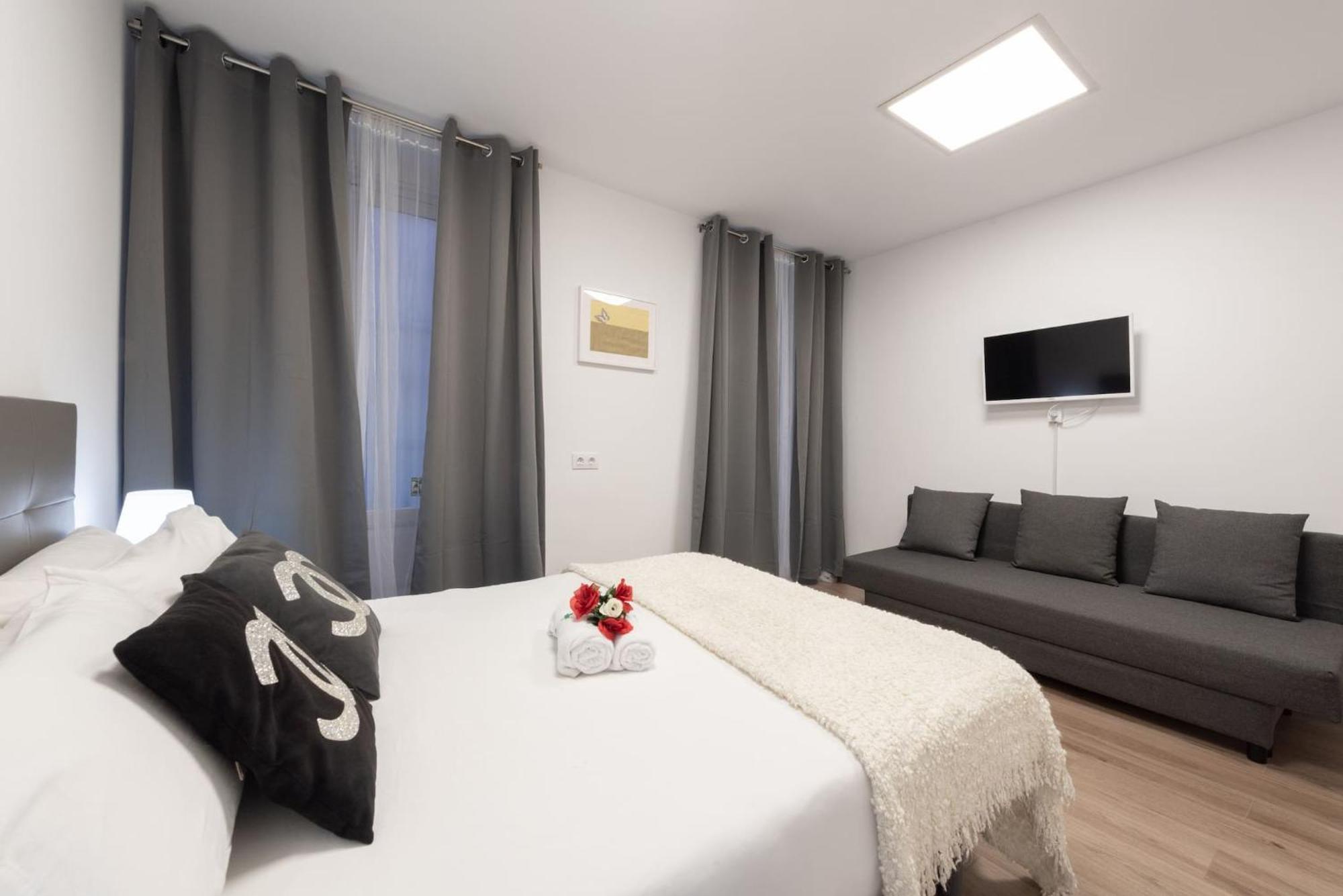 Apartamentos Day Madrid Santo Domingo Centro Gran Via Sol Malasana 外观 照片