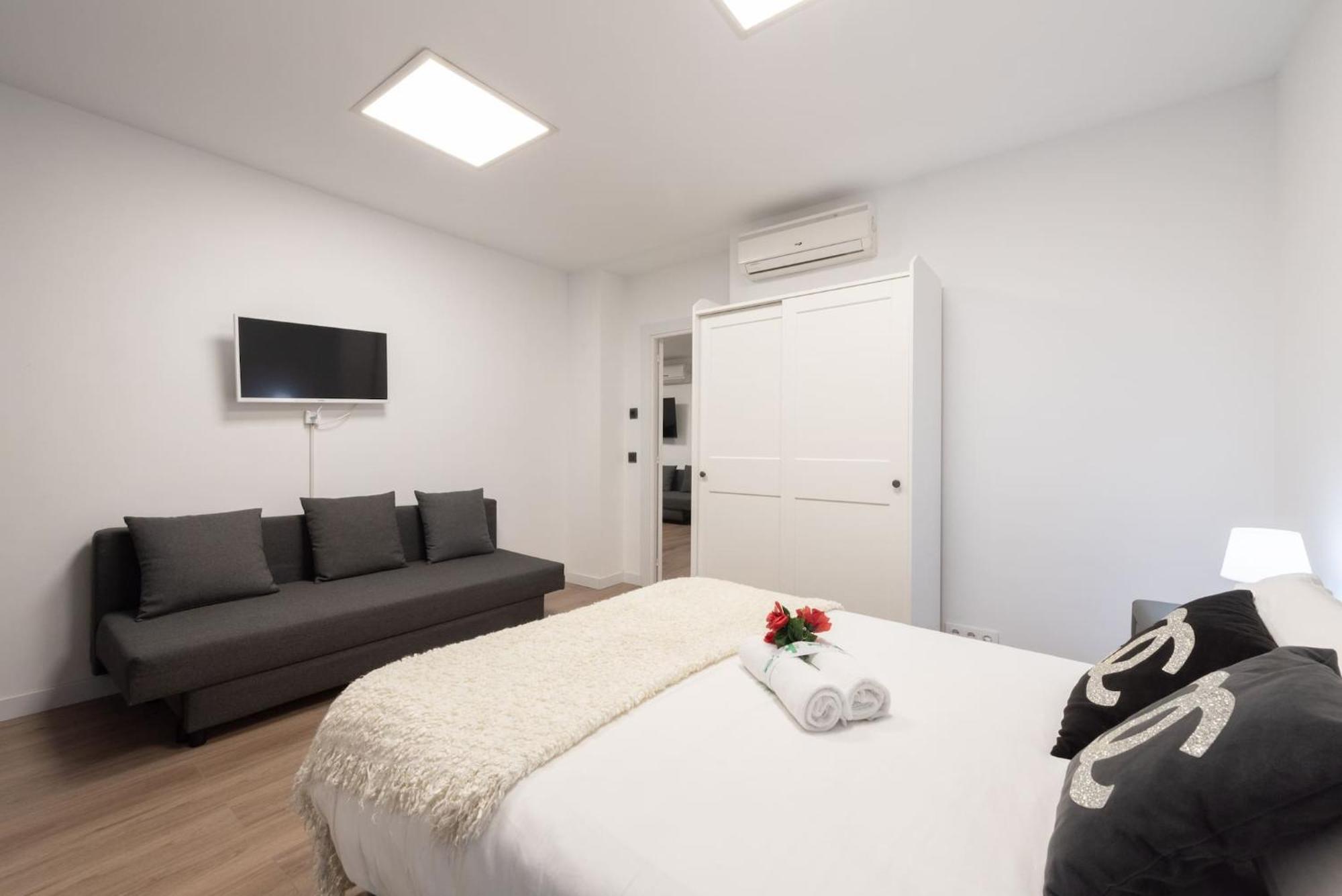 Apartamentos Day Madrid Santo Domingo Centro Gran Via Sol Malasana 外观 照片
