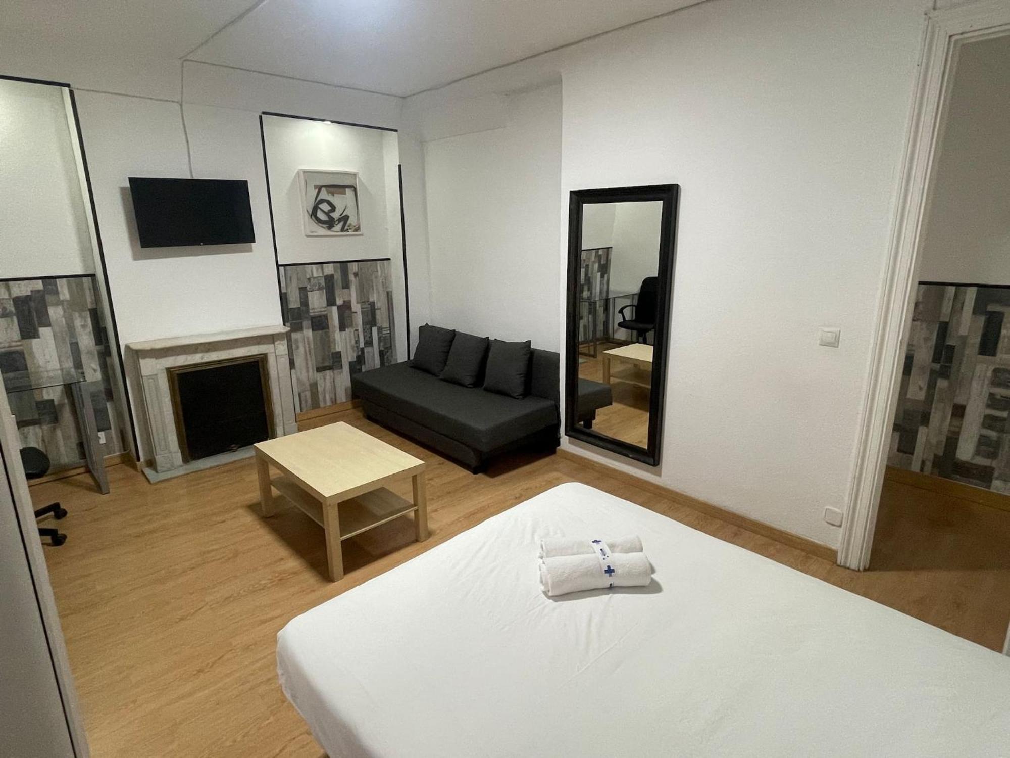 Apartamentos Day Madrid Santo Domingo Centro Gran Via Sol Malasana 外观 照片